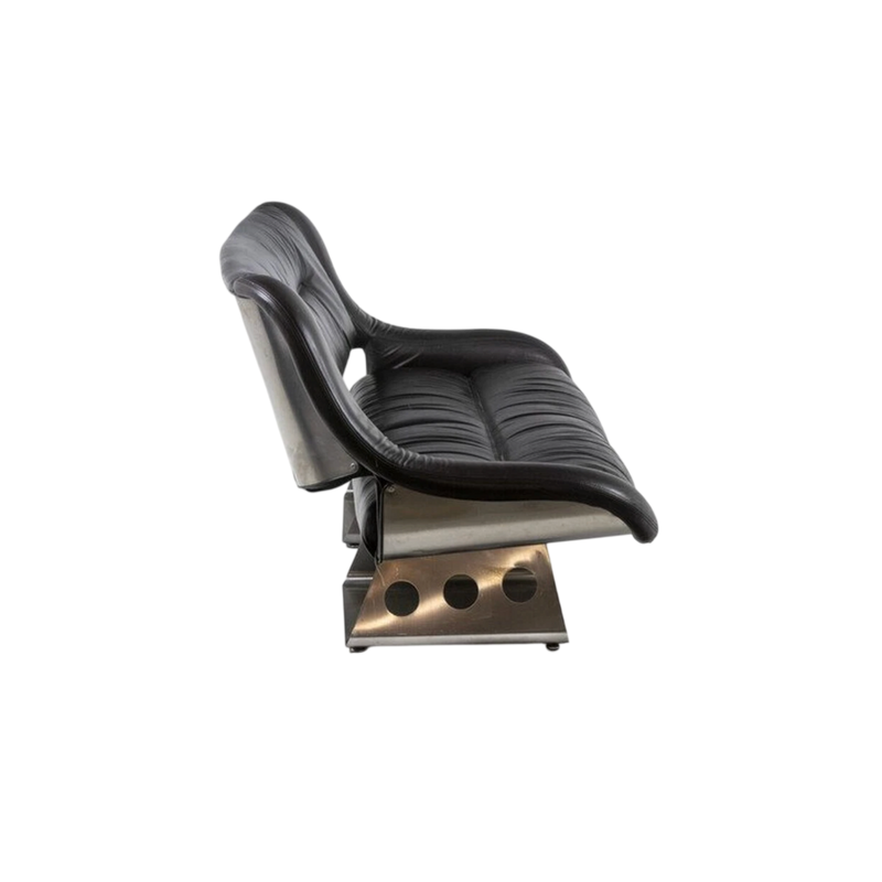 Sofá em metal e couro. Década de 1970.